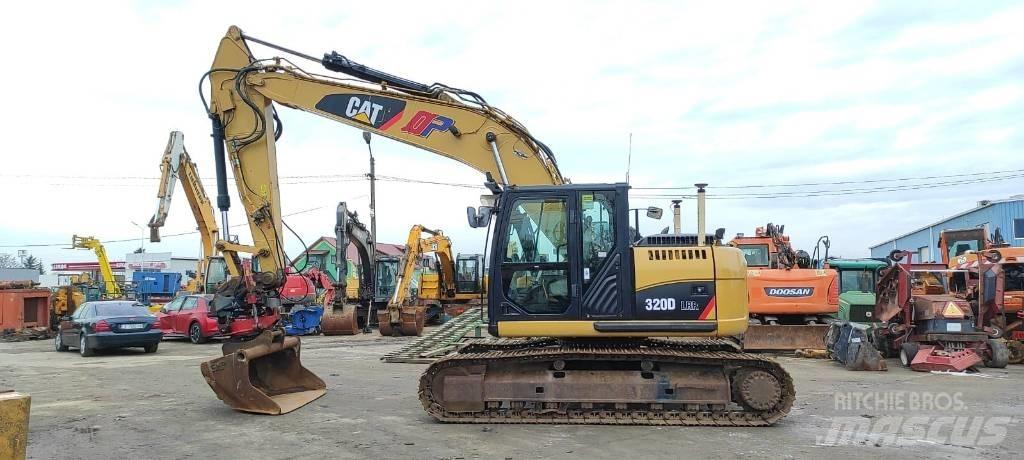 CAT 320 D حفارات زحافة