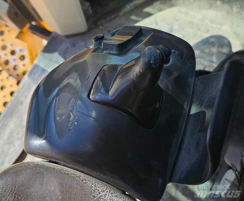 Volvo L 260 H لوادر بعجل