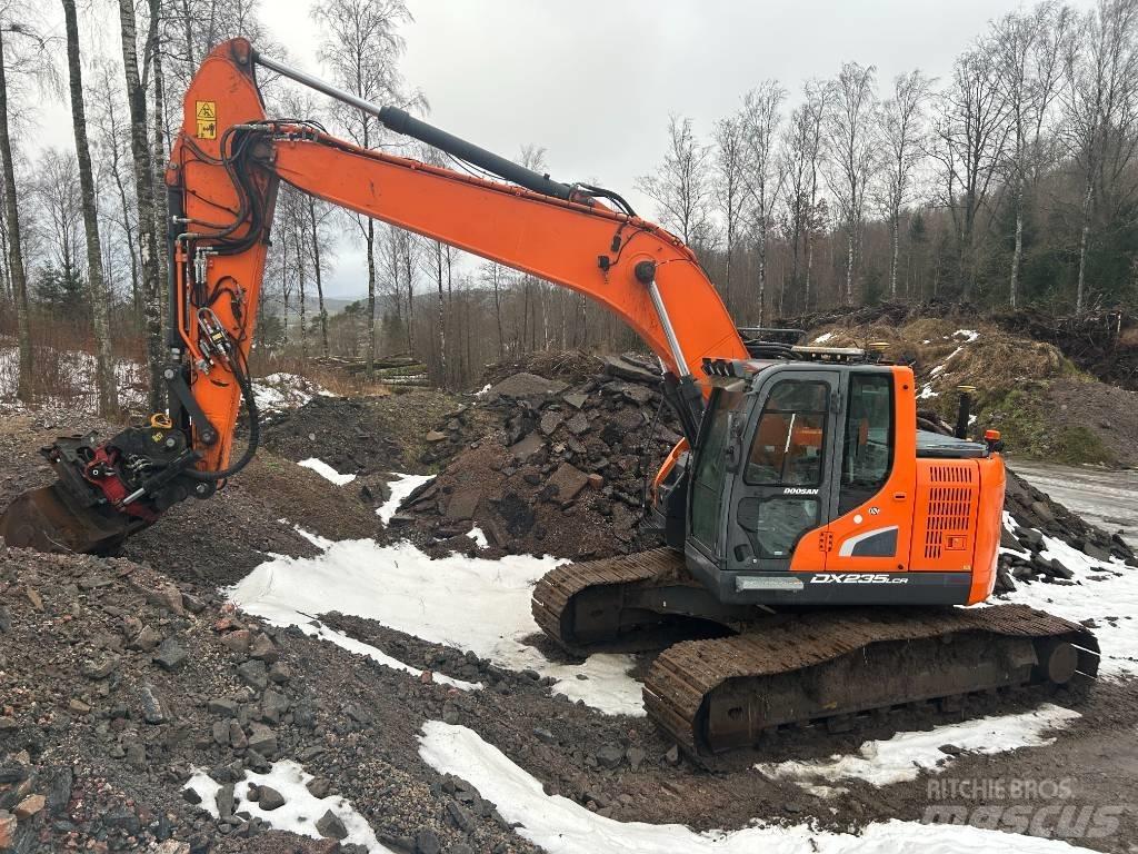 Doosan DX 235 LCR-5 حفارات زحافة