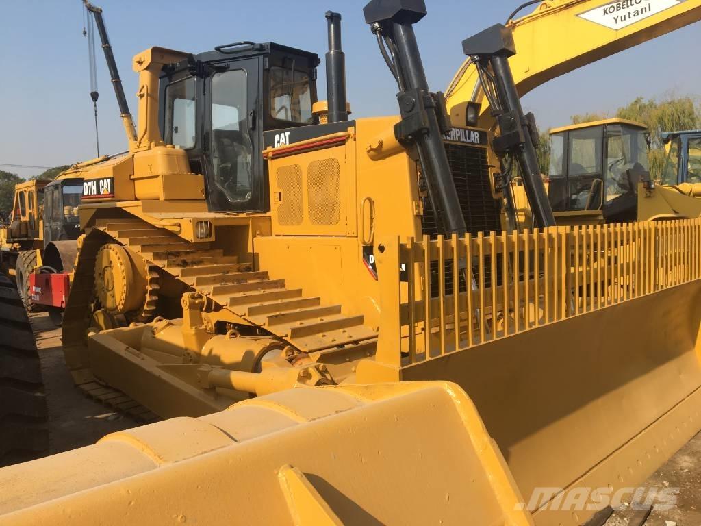 CAT D7H بلدوزرات مجنزرة