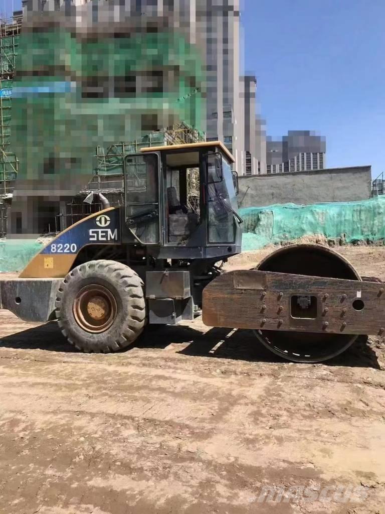 SEM 8220 road roller مداحل أحادية الأسطوانة