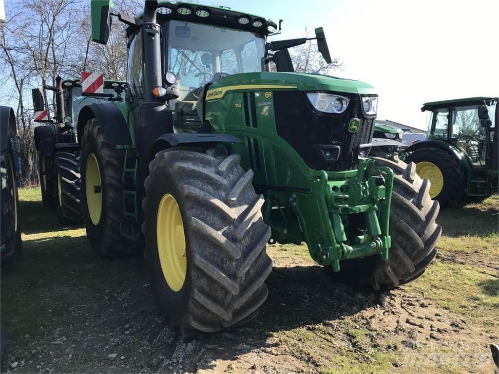 John Deere 6R 250 الجرارات