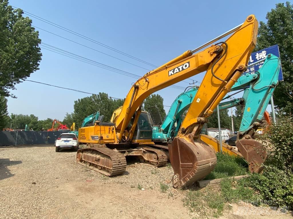 Kato HD 1023 R حفارات زحافة