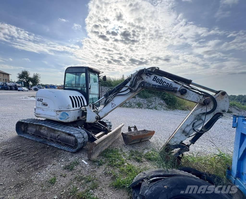 Bobcat 442 B حفارات وسط 7 طن - 12 طن