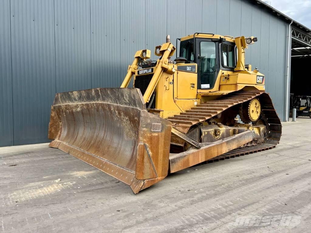 CAT D6T LGP بلدوزرات مجنزرة