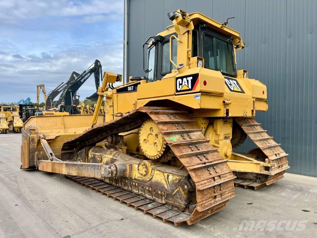 CAT D6T LGP بلدوزرات مجنزرة