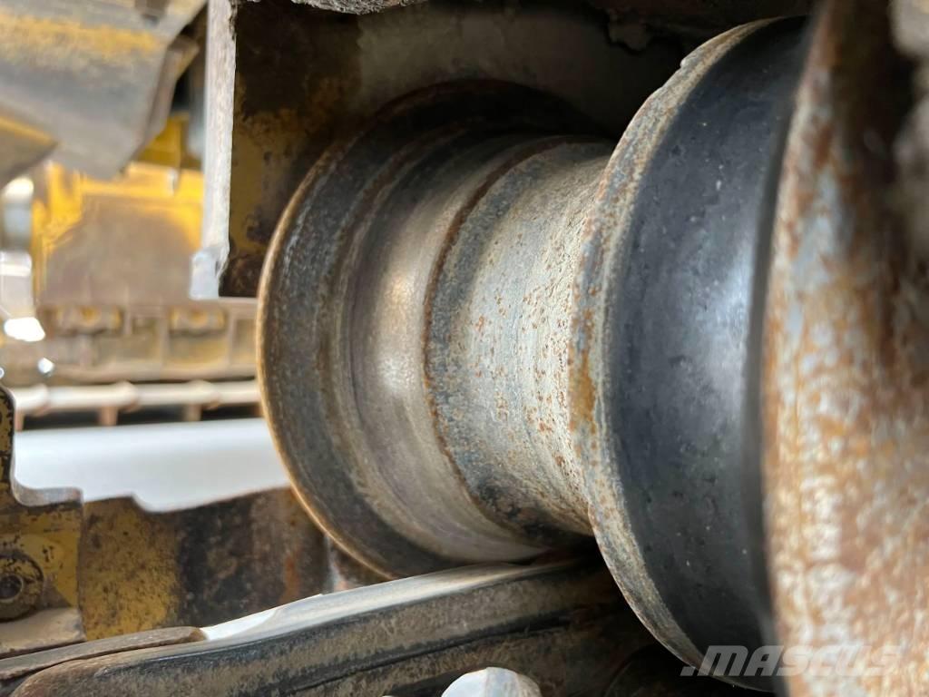 CAT D6T LGP بلدوزرات مجنزرة