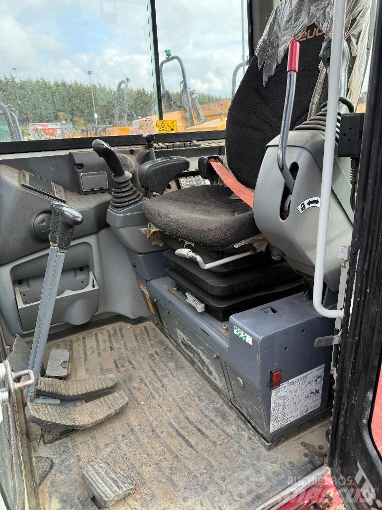 Takeuchi TB 230 حفارات صغيرة أقل من 7 طن (حفارات صغيرة)