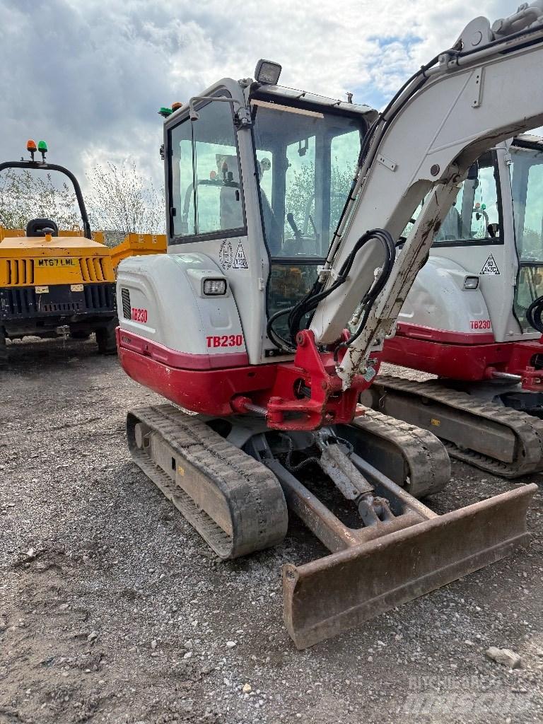 Takeuchi TB 230 حفارات صغيرة أقل من 7 طن (حفارات صغيرة)