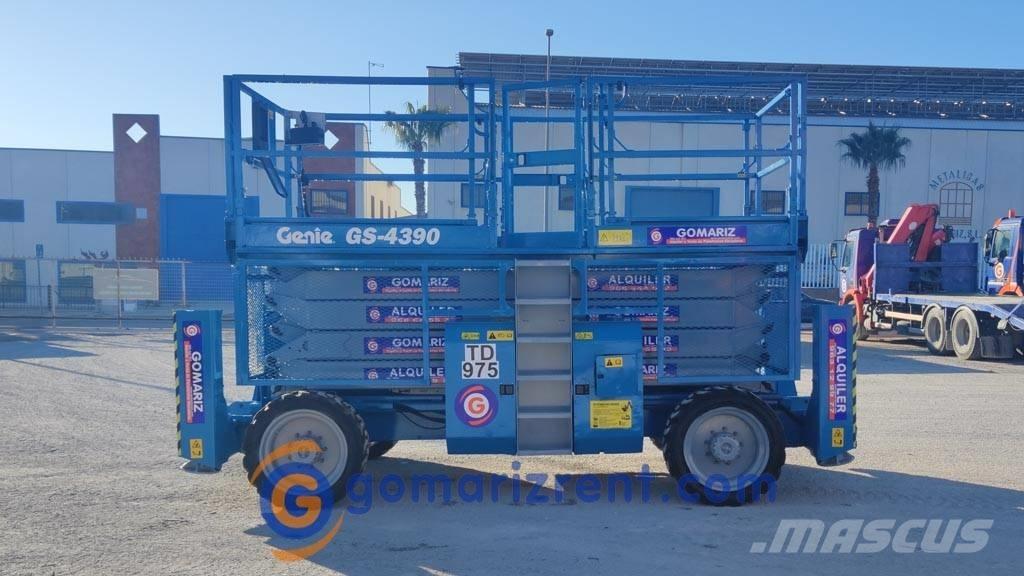 Genie GS 4390 رافعات مقصية الشكل