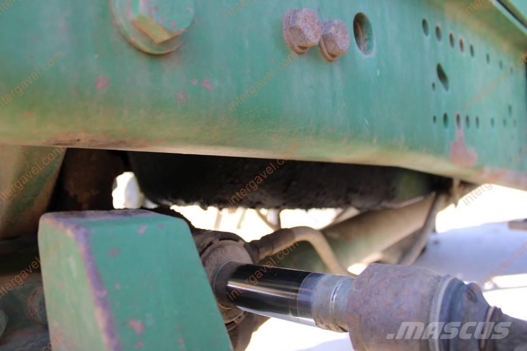 John Deere 6610 الجرارات