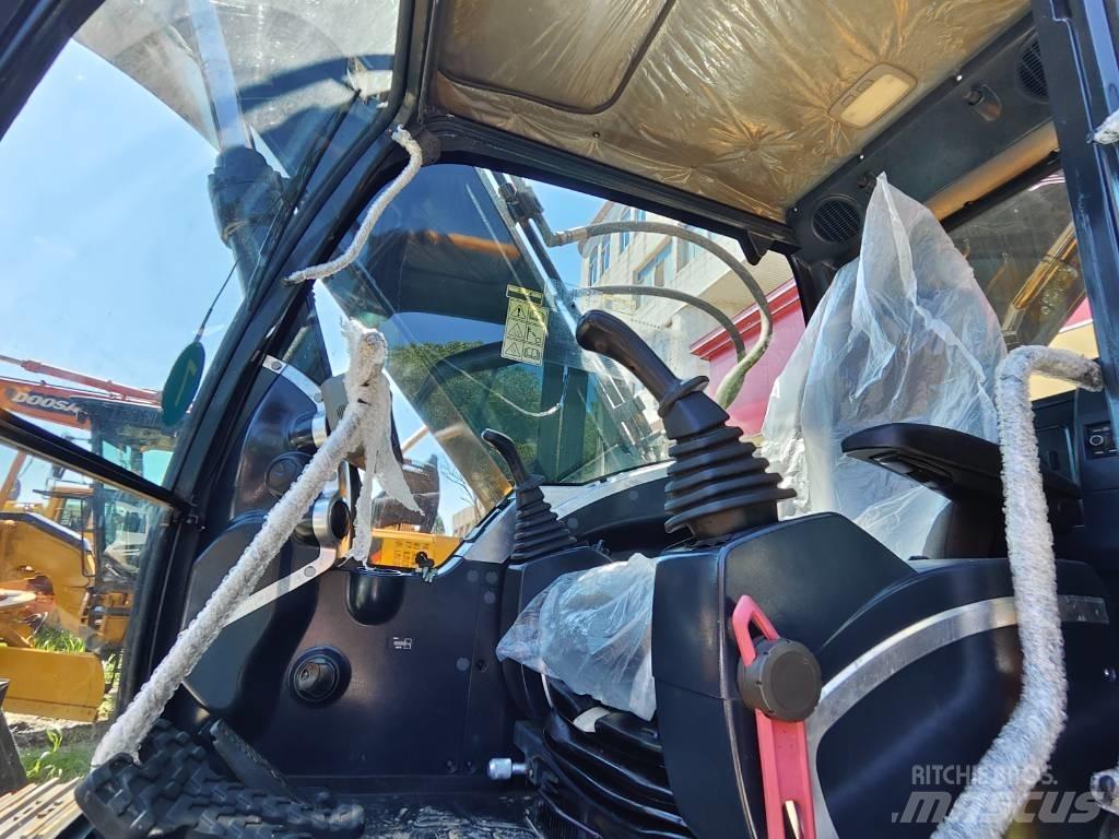 Hyundai Robex 220 LC حفارات زحافة