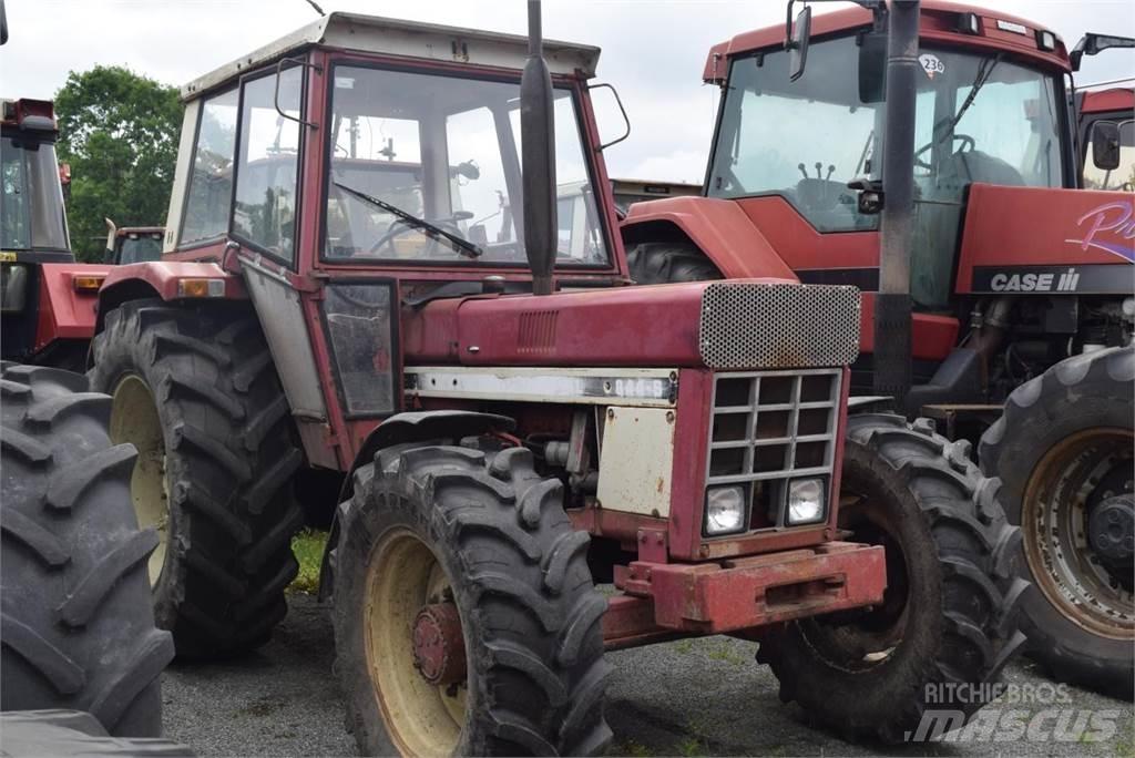 Case IH 844 A/S الجرارات