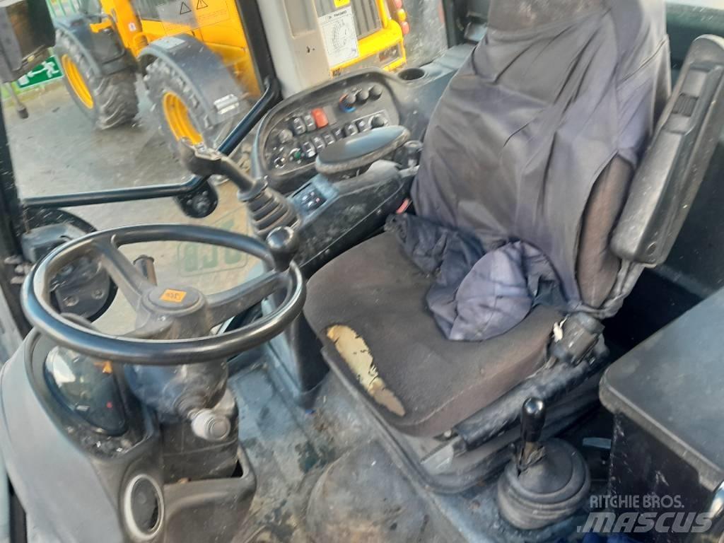 JCB TM 320 S معدات مناولة لأغراض الزراعة