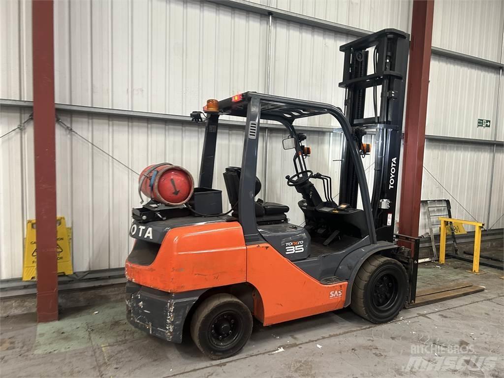 Toyota 02-8FGJF35 شاحنات LPG