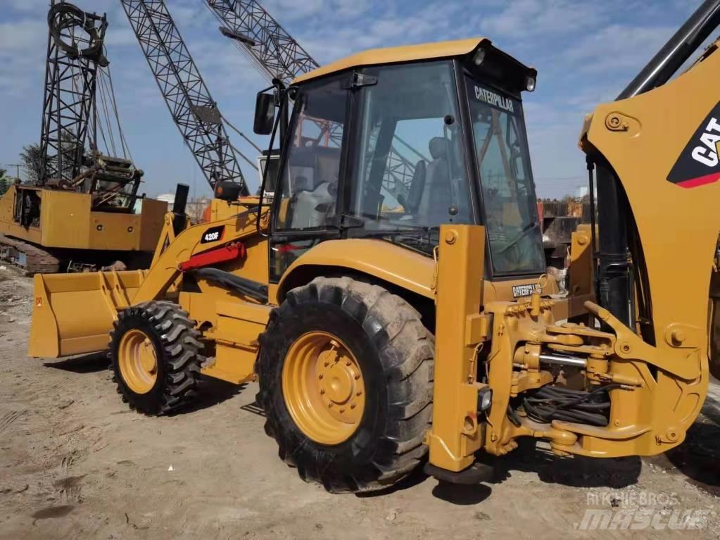 CAT 420 F لوادر ذات جرافات عكسية