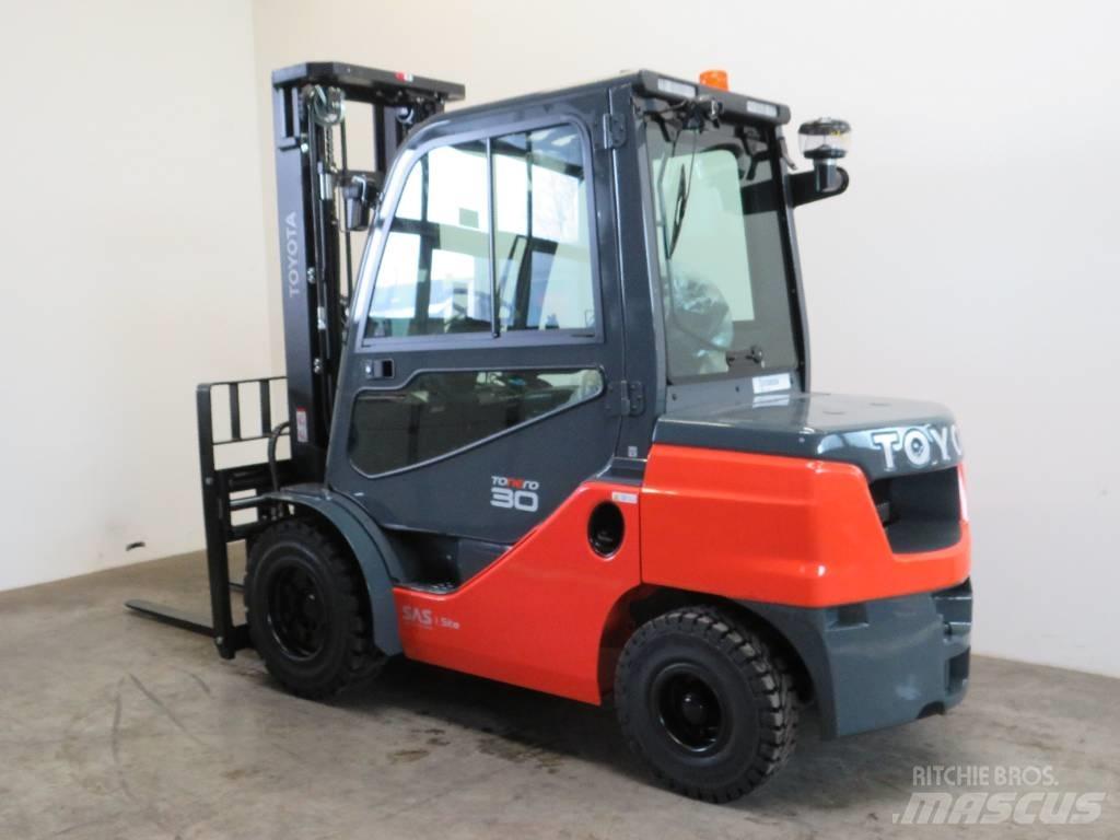 Toyota 52-8 FDF 30 شاحنات الديزل