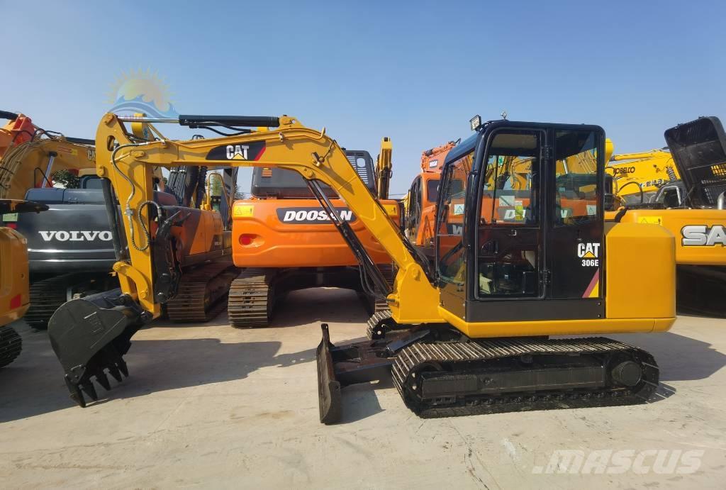 CAT 306E حفارات زحافة