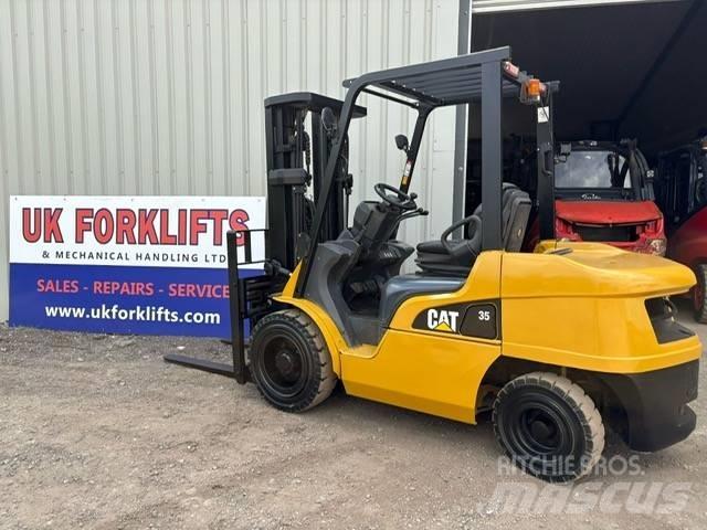 CAT DP 35 N شاحنات الديزل