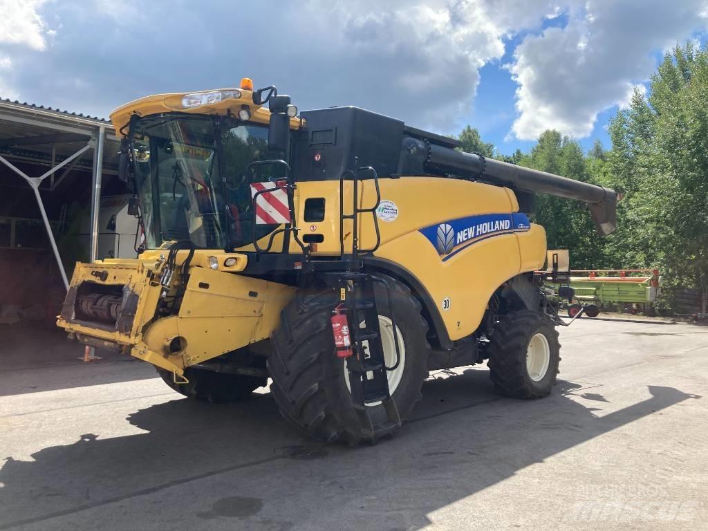 New Holland CR 9090 حصادات