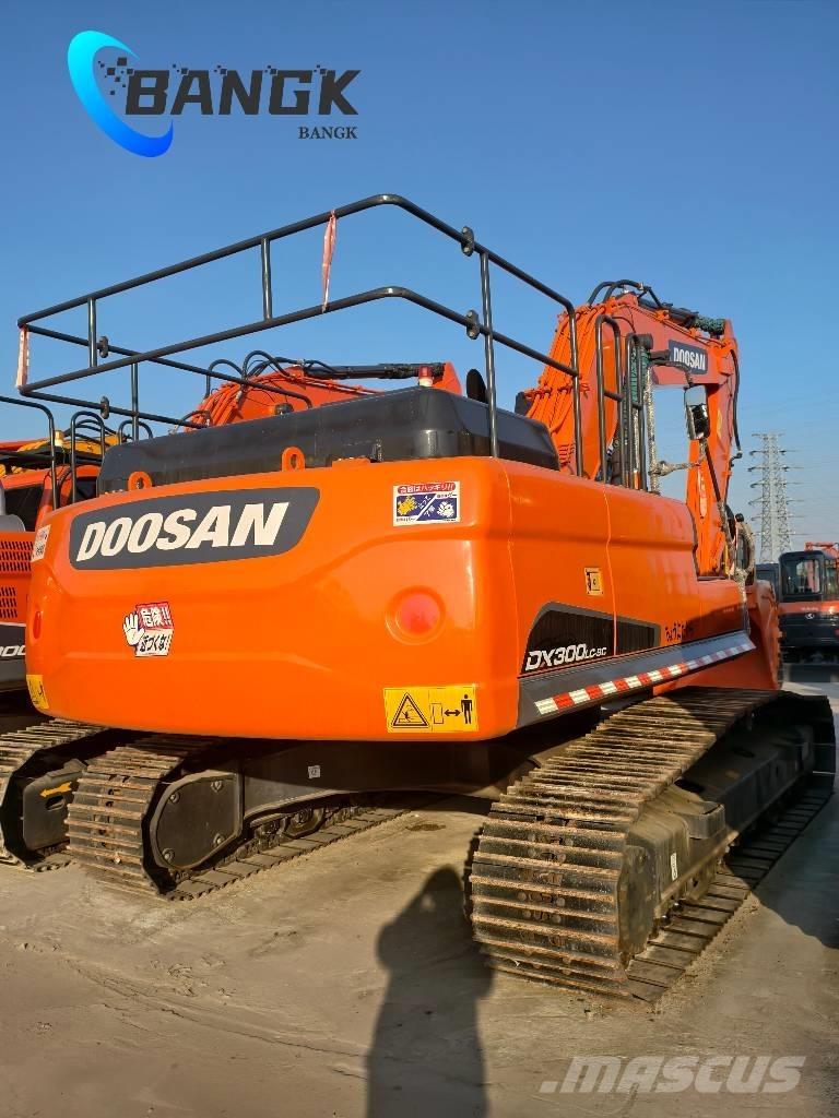 Doosan DX 300 LC حفارات زحافة