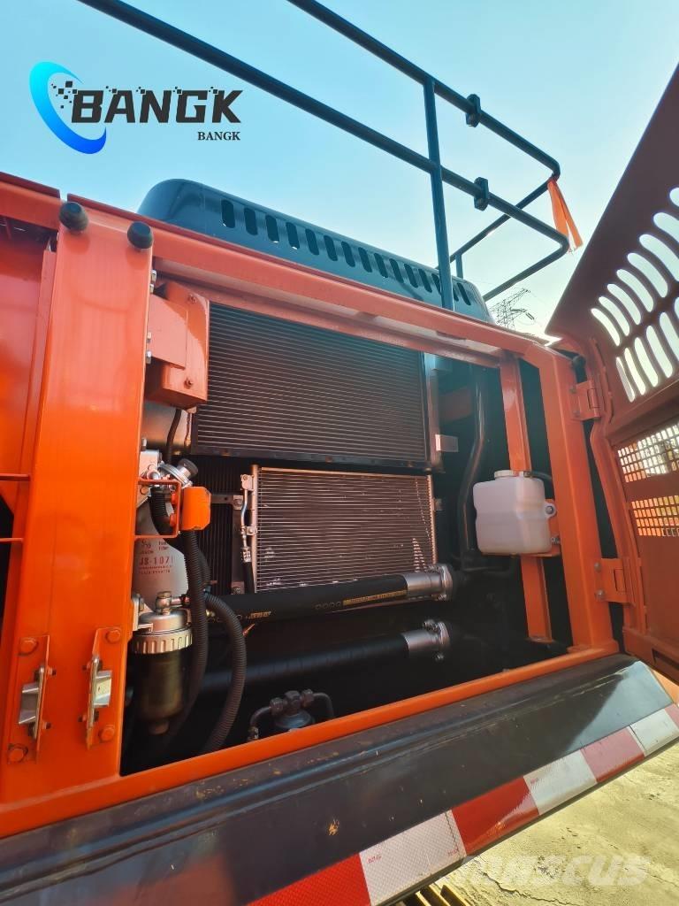 Doosan DX 300 LC حفارات زحافة