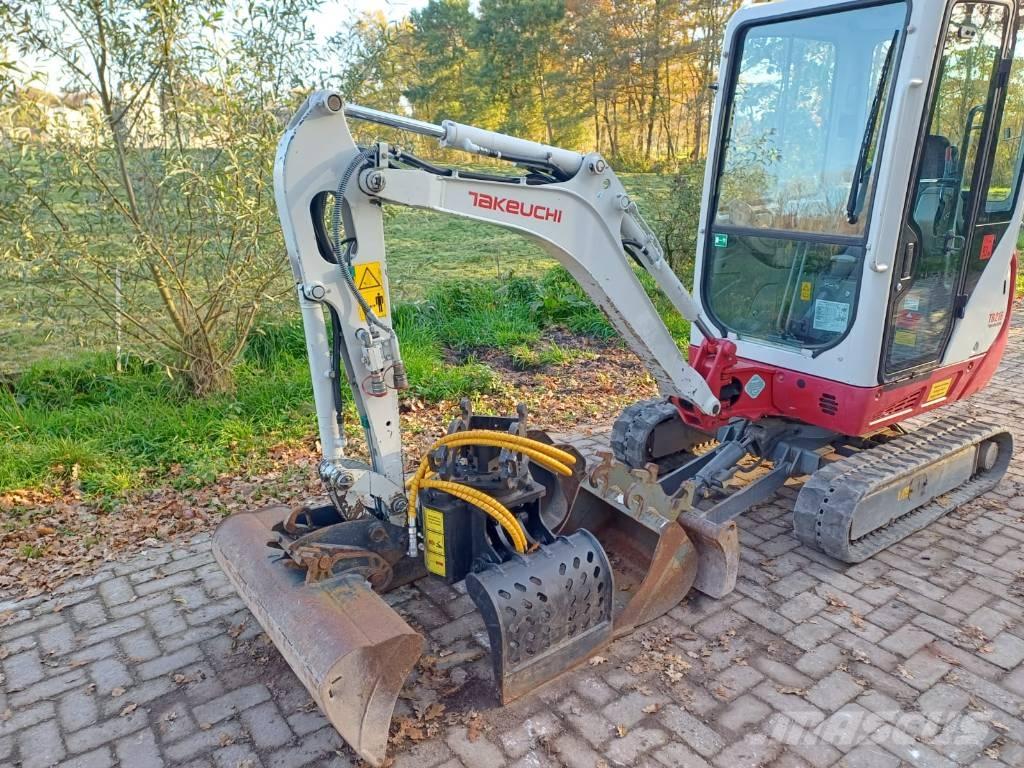 Takeuchi TB 216 حفارات صغيرة أقل من 7 طن (حفارات صغيرة)