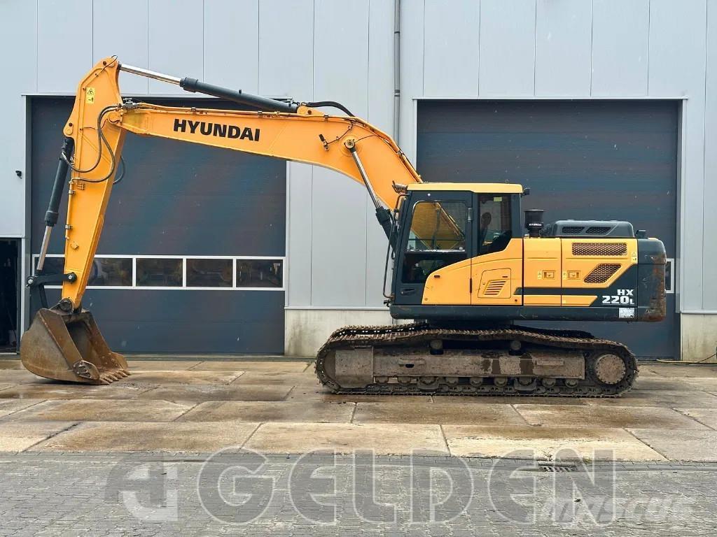 Hyundai HX220L حفارات زحافة