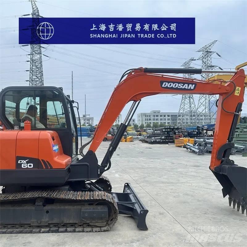 Doosan DX 60 حفارات صغيرة أقل من 7 طن (حفارات صغيرة)