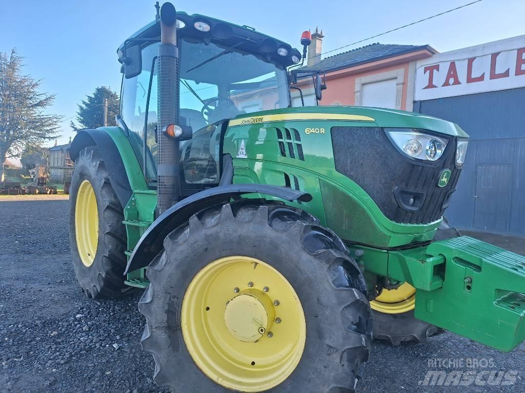 John Deere 6140 R الجرارات