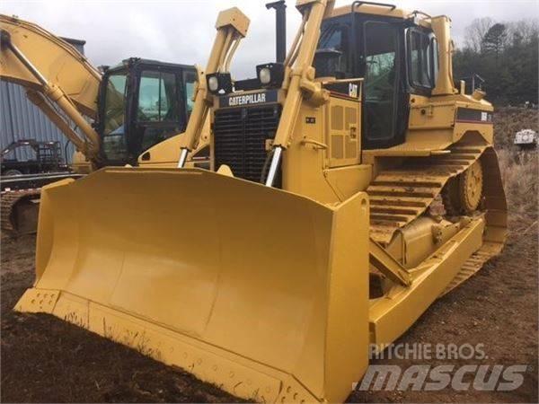 CAT D 6 R بلدوزرات مجنزرة