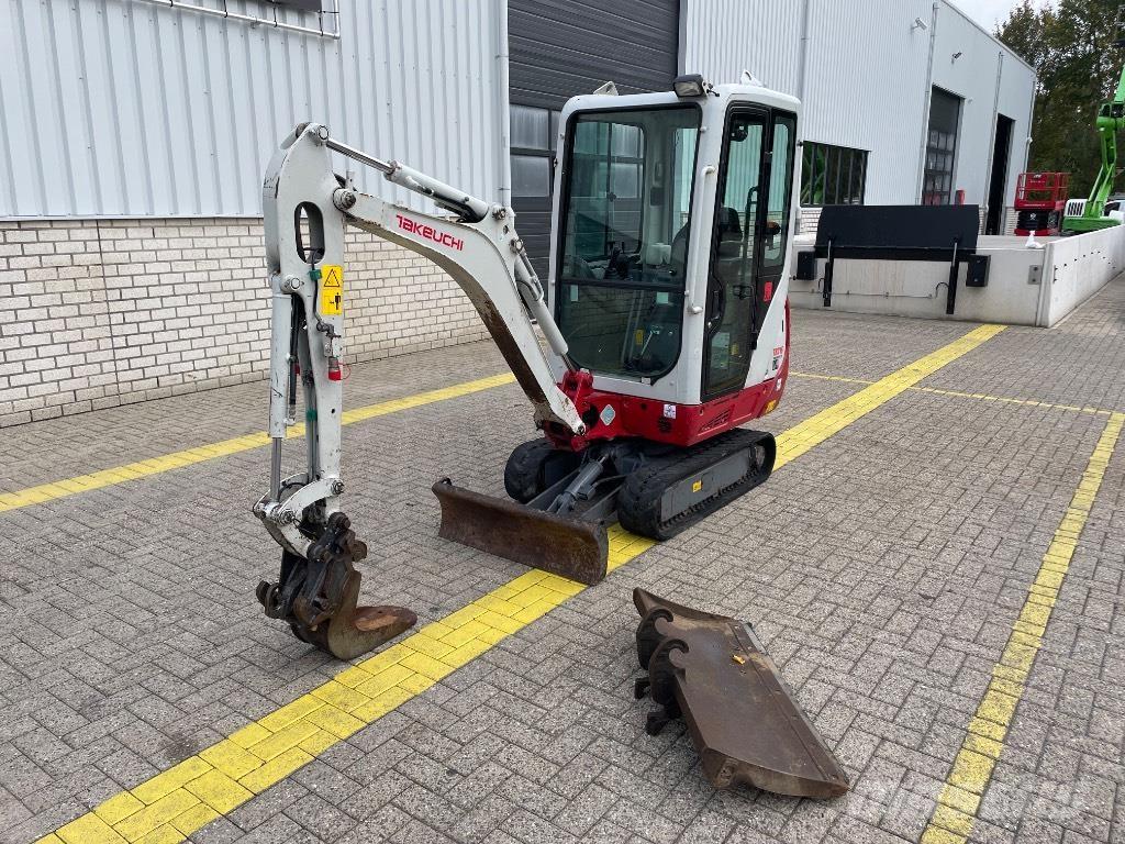 Takeuchi TB 216 حفارات صغيرة أقل من 7 طن (حفارات صغيرة)
