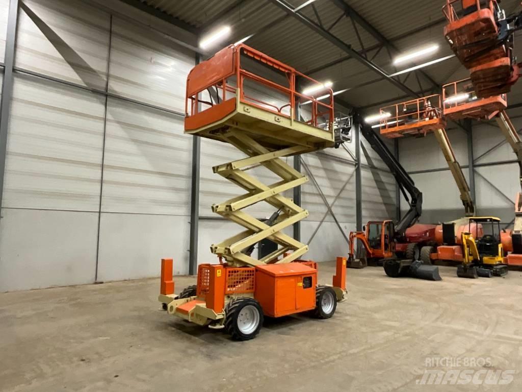 JLG 260 MRT رافعات مقصية الشكل
