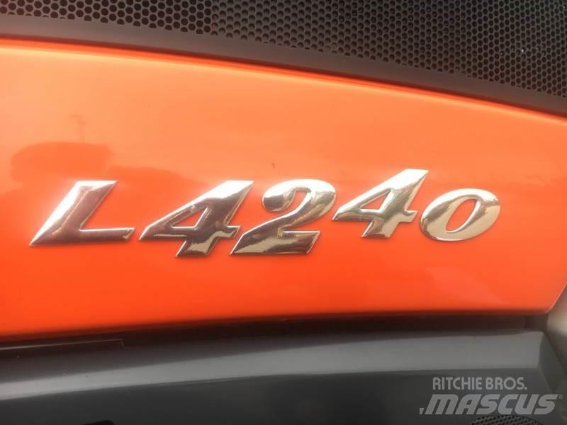 Kubota L4240 جرارات مدمجة