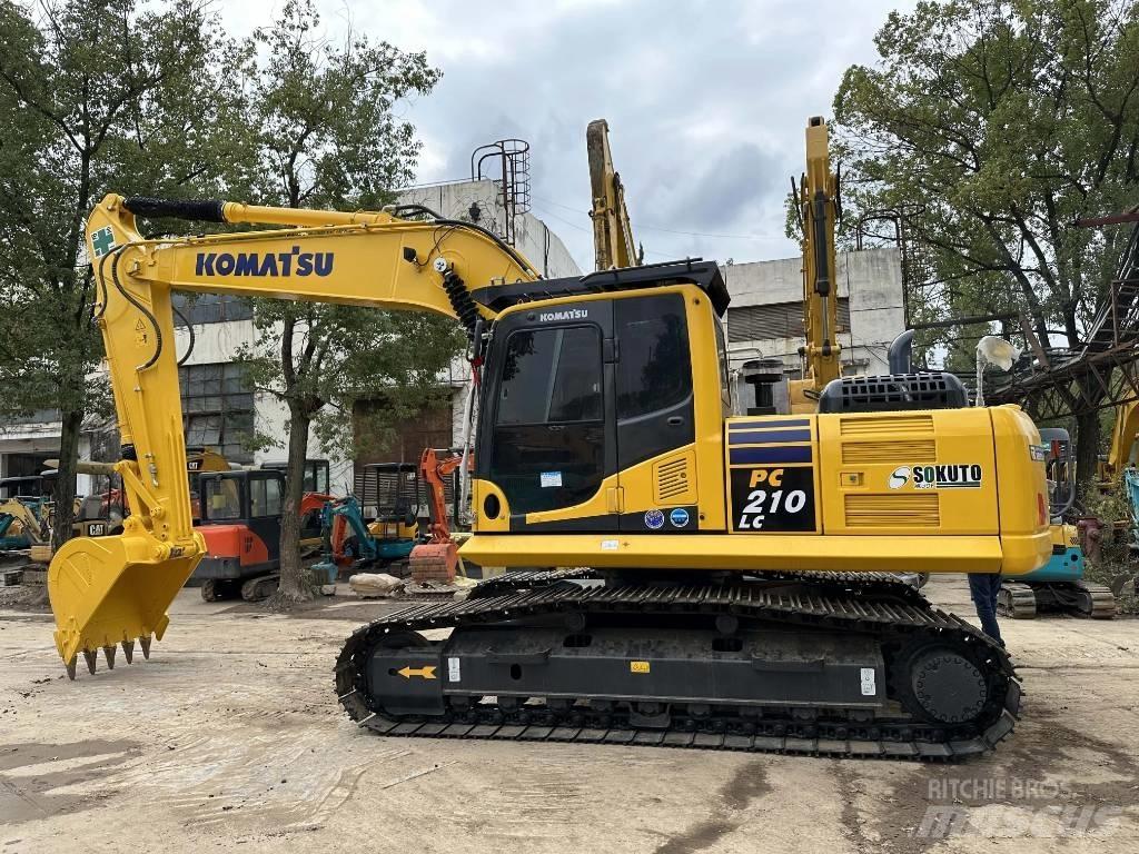 Komatsu PC 210-8 حفارات زحافة