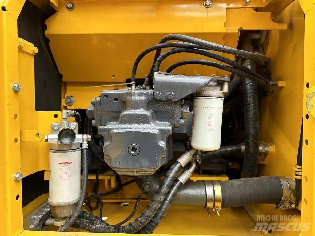 Komatsu PC 210-8 حفارات زحافة