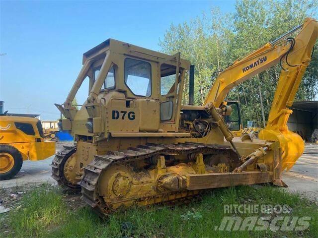 CAT D 7 G بلدوزرات مجنزرة