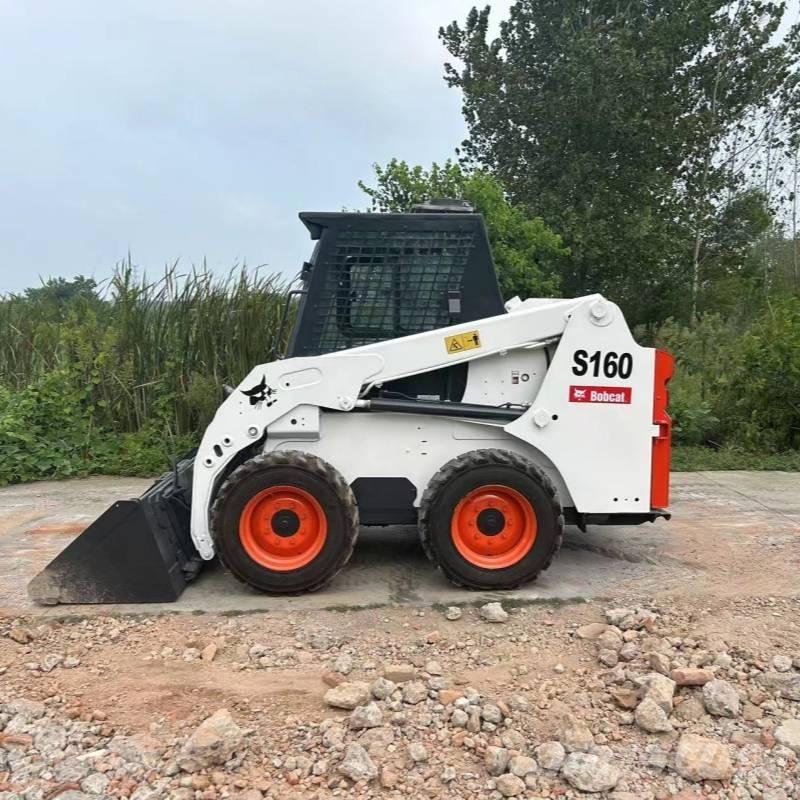 Bobcat S 160 لوادر انزلاقية التوجيه