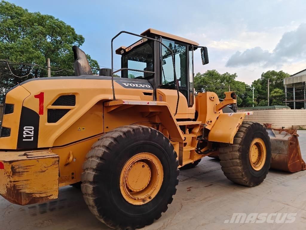 Volvo L 120 لوادر بعجل