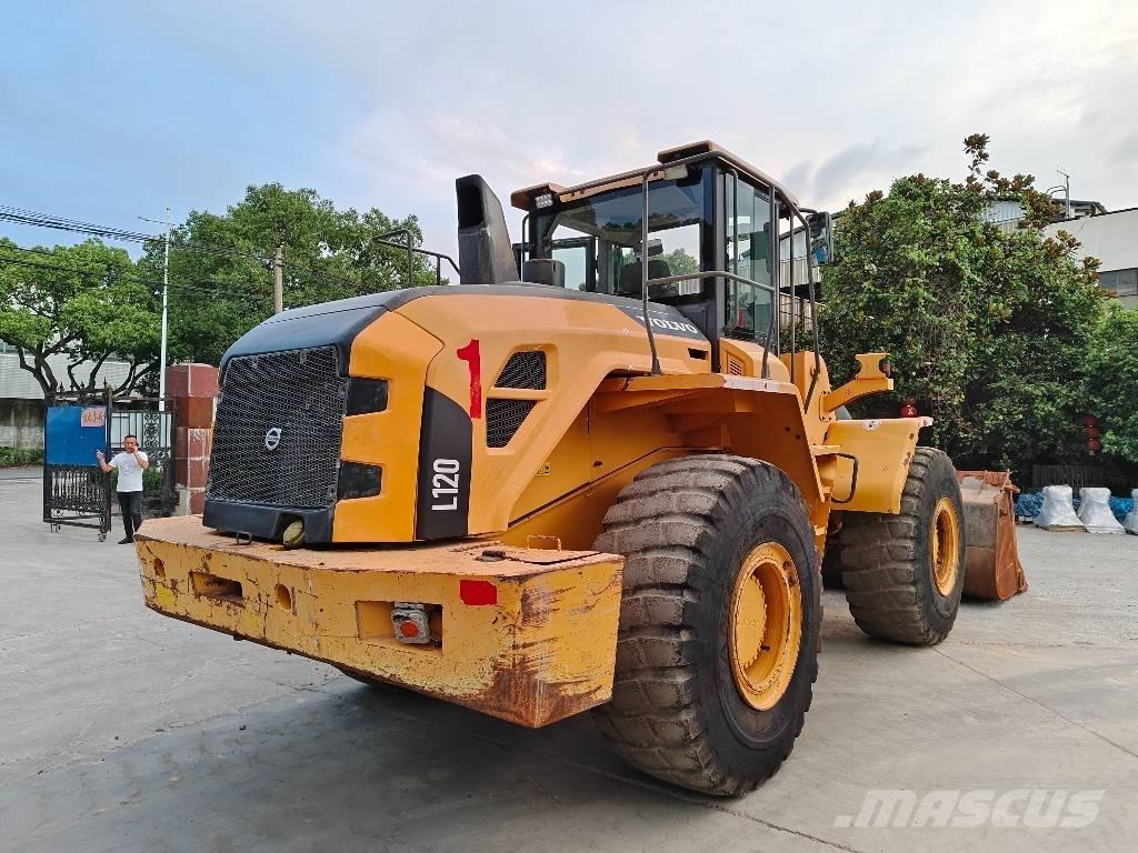 Volvo L 120 لوادر بعجل