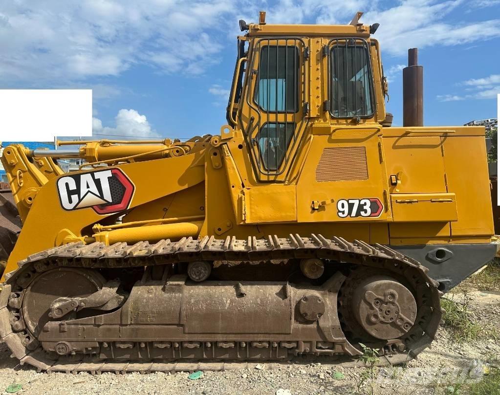 CAT 973 لوادر بعجل