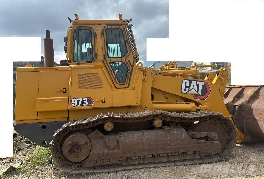 CAT 973 لوادر بعجل