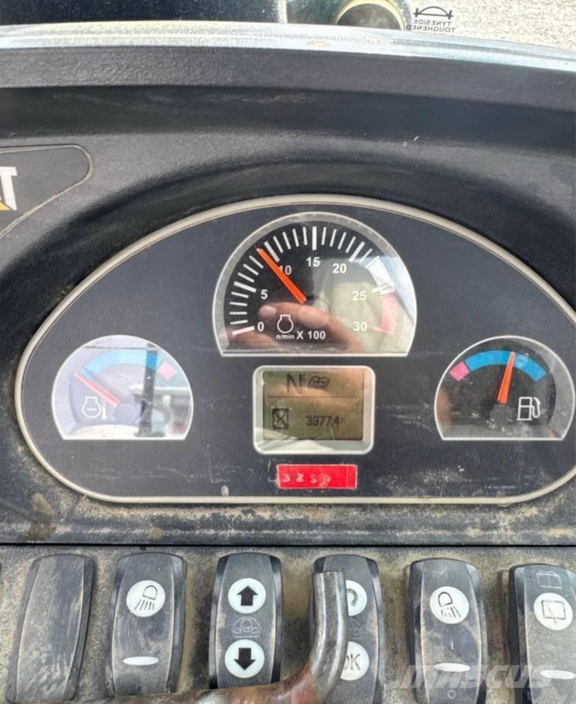 CAT 420 F لوادر ذات جرافات عكسية