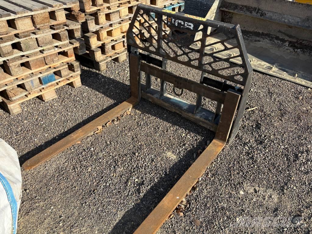 JCB 250 T4 لوادر صغيرة