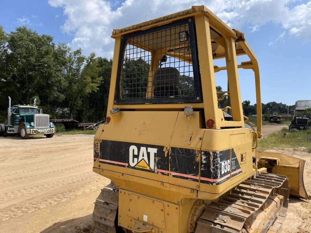 CAT D3G XL بلدوزرات مجنزرة
