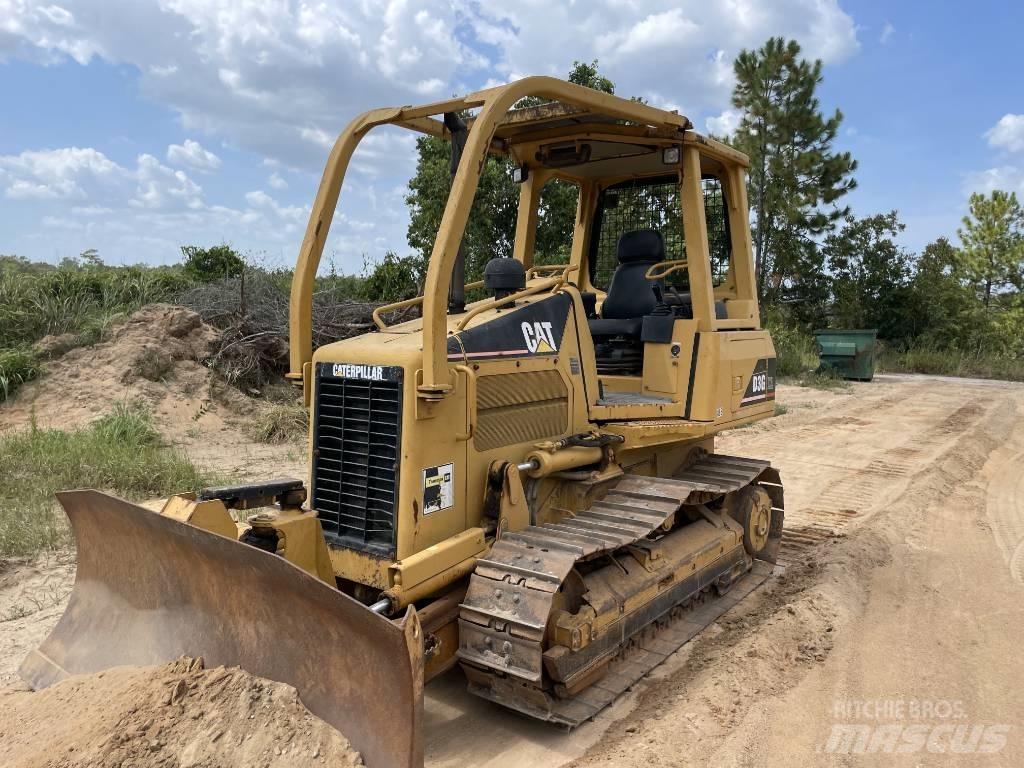 CAT D3G XL بلدوزرات مجنزرة