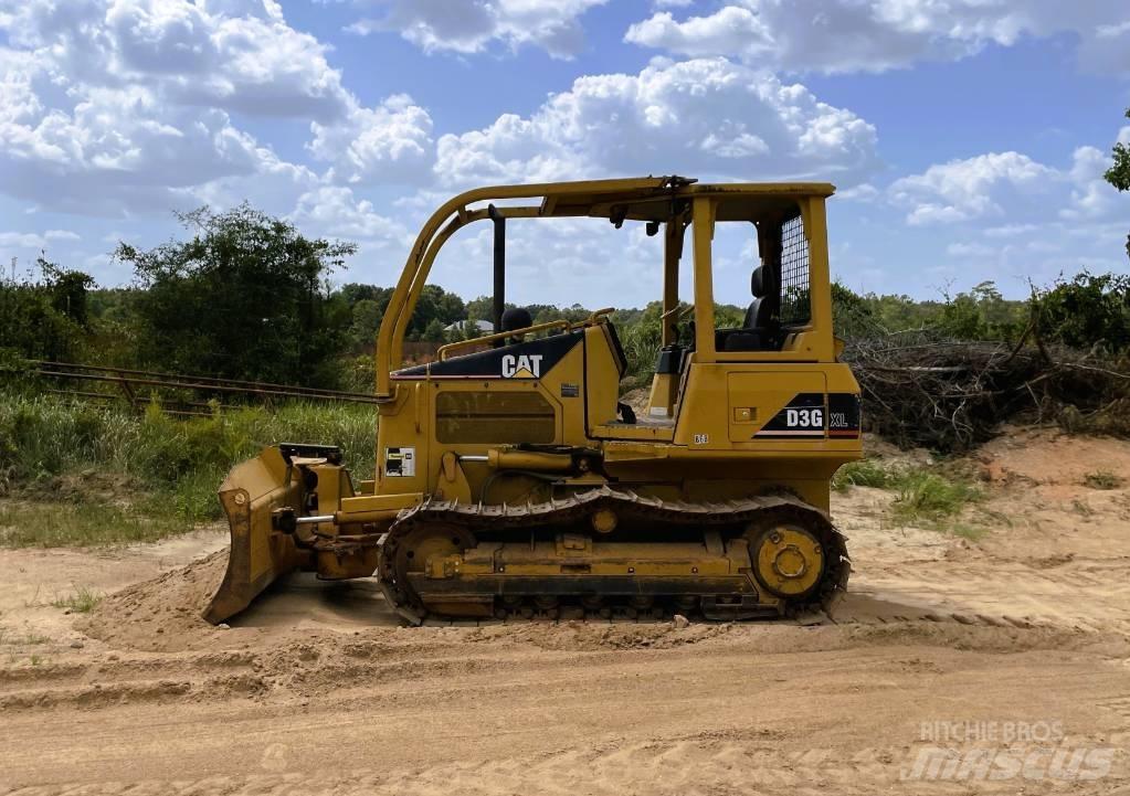 CAT D3G XL بلدوزرات مجنزرة