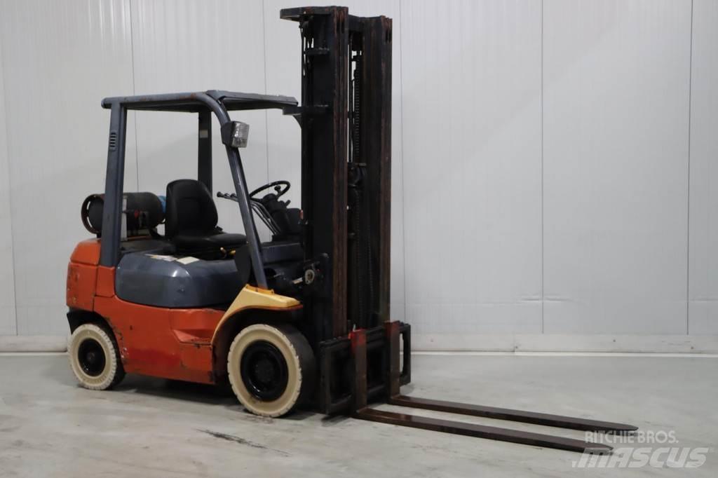 Toyota 42-7FGF25 شاحنات LPG