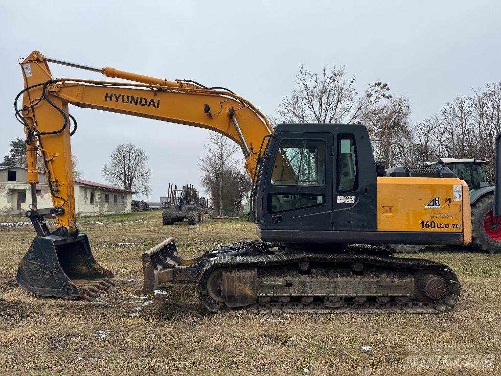 Hyundai R160LC-7A حفارات زحافة