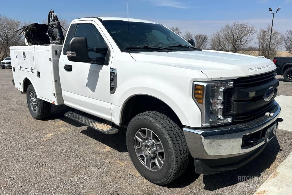 Ford F 250 XL SD شاحنات ذات صهاريج